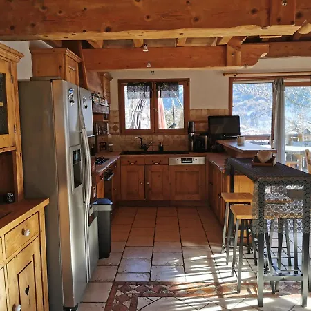 Chalet Jacuzzi, Sauna Proche Courchevel 8/10 Pers 샬레 *