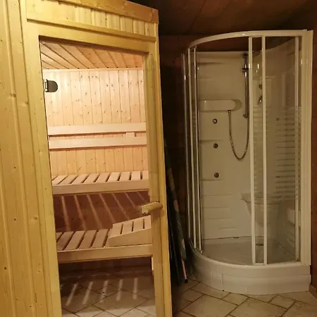 Chalet Jacuzzi, Sauna Proche Courchevel 8/10 Pers 샬레 *